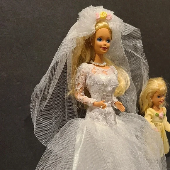 Vintage Barbie wedding party - Picture 4 of 9